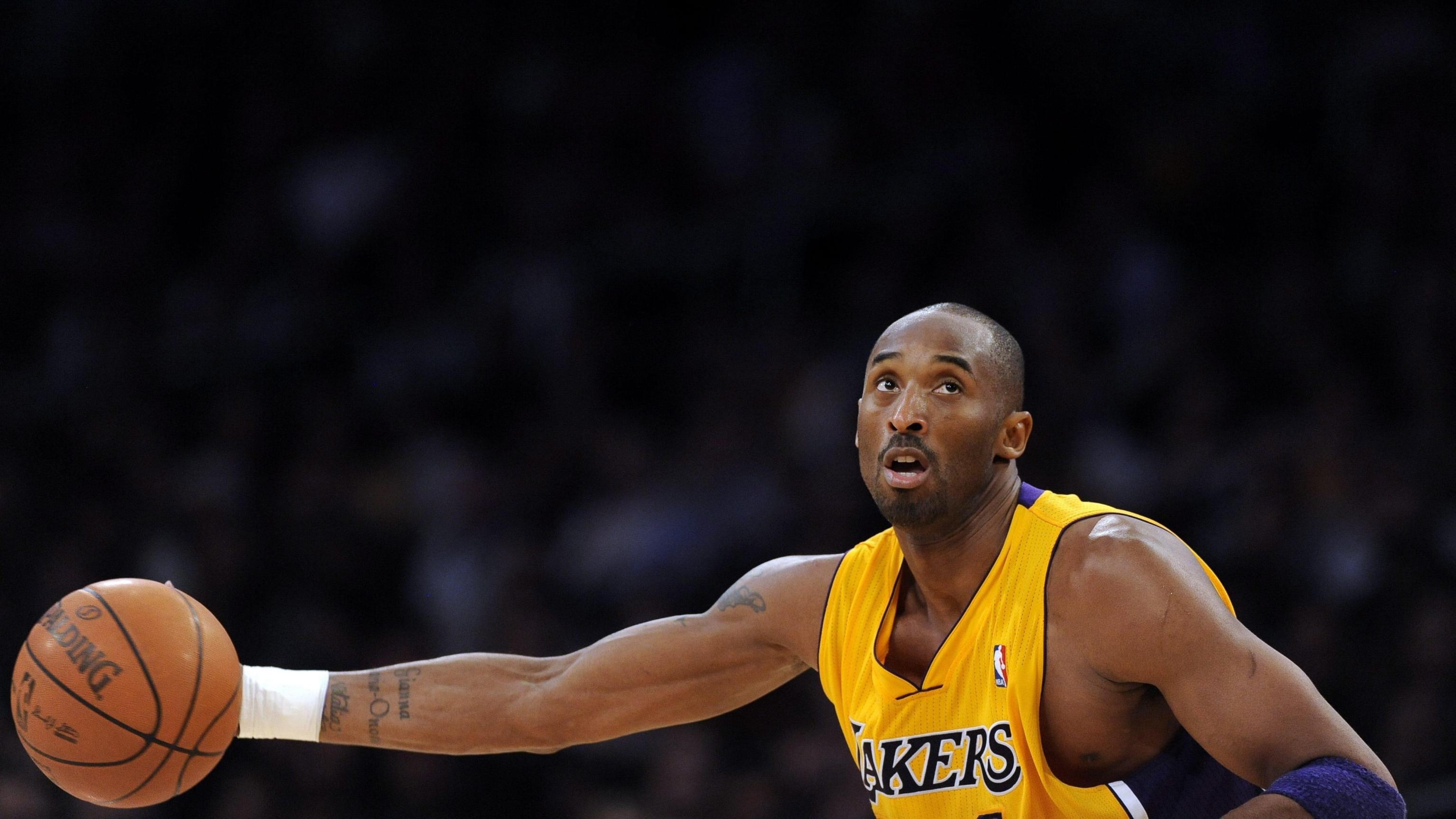 Kobe Bryant annuncia il ritiro dal basket