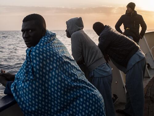 L'hotel non accetta più turisti: "Con i migranti più guadagni"