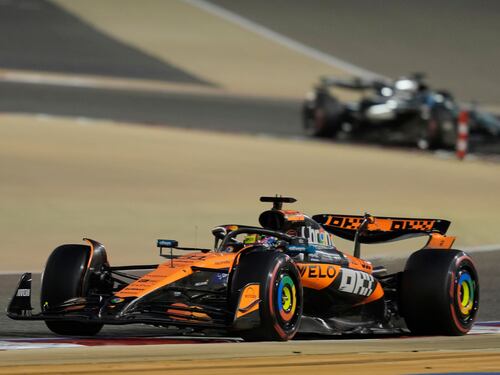 F1, in Bahrain assolo di Piastri. Passi avanti Ferrari, Leclerc 4°, Hamilton 5°