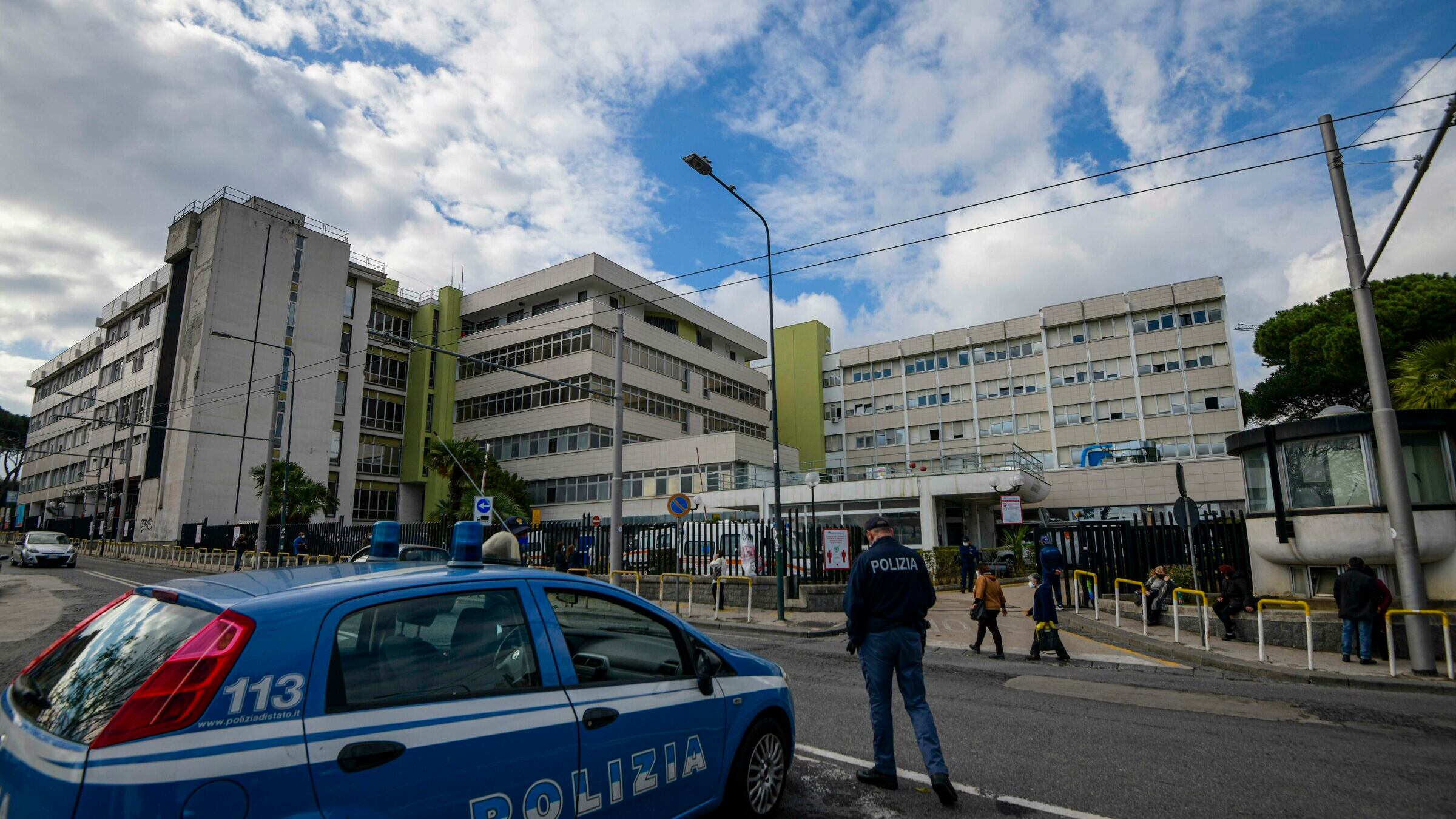 Ancora sangue a Napoli: una 15enne accoltella un ragazzo al culmine di una lite