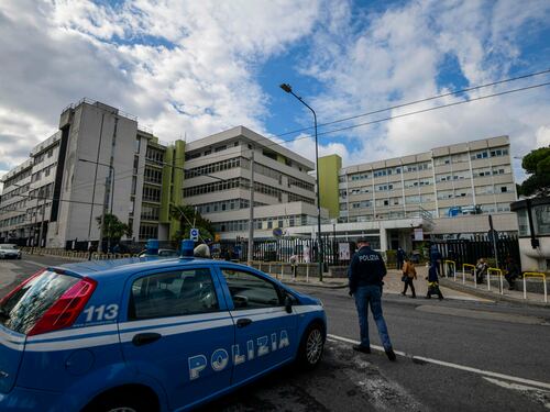 Ancora sangue a Napoli: una 15enne accoltella un ragazzo al culmine di una lite