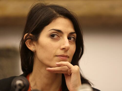 Un altro ceffone per la Raggi: "Bocciato il bilancio previsionale"