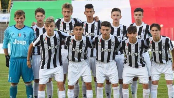 Cori anti Napoli, squalificati 25 giocatori della Juventus Under 15
