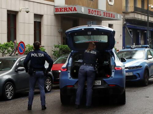 Detenuto in permesso accoltella un collega. Ora è caccia all'uomo