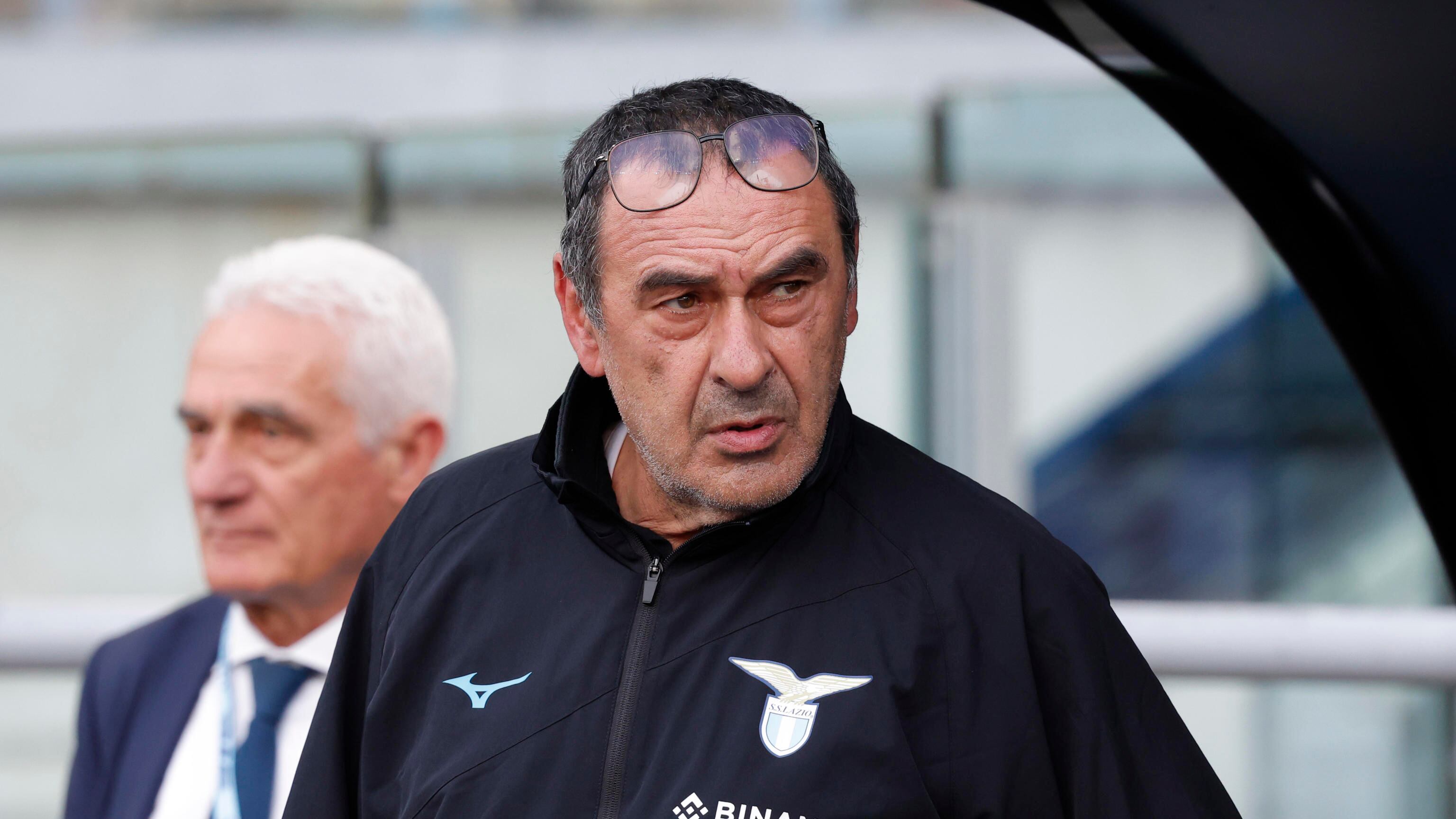 "Se non lo fermano è preoccupante". Sarri si lamenta dell'arbitro ma la verità sulla Lazio è un'altra