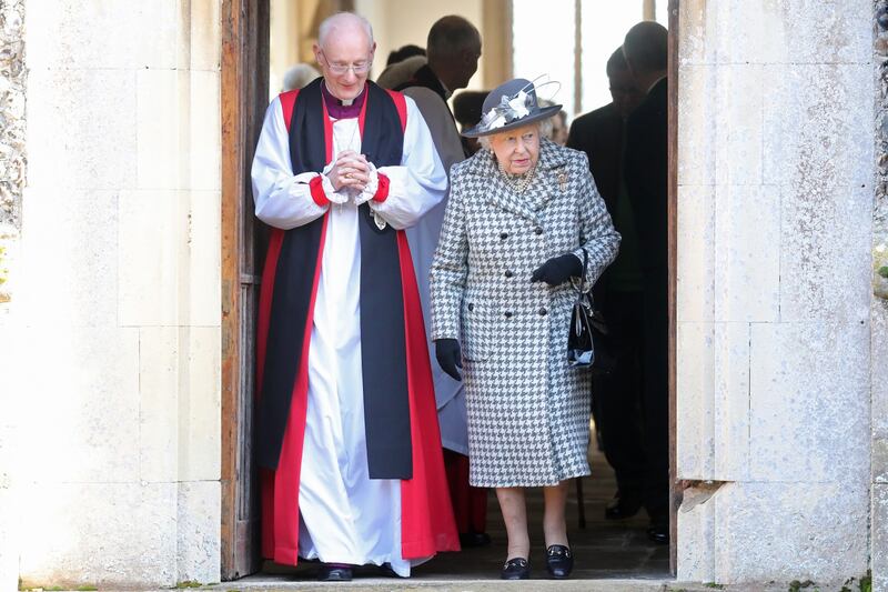 Prima uscita pubblica della regina al fianco del principe Andrea 5