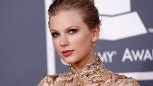 Taylor Swift con un tweet sbaraglia Apple 10