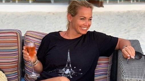 Sonia Bruganelli e gli auguri per Paolo Bonolis: "Volto in un mondo di maschere"