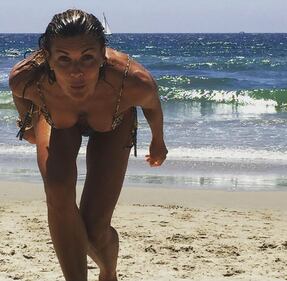 Martina Colombari sexy al mare 6
