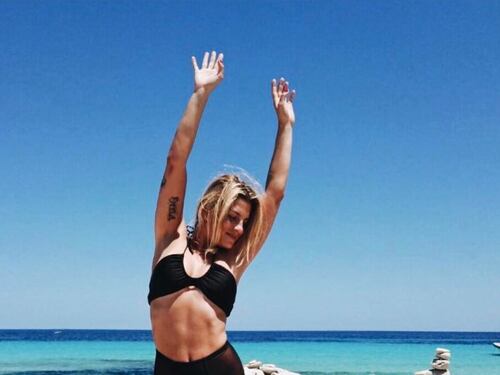 Emma Marrone sexy in bikini