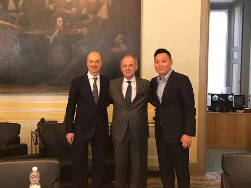 Berlusconi è nella storia Mister Li pronto a farla Il Milan è davvero cinese
