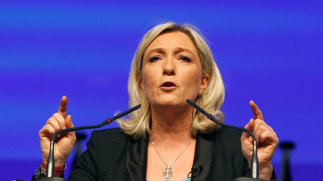 Partita la corsa all'Eliseo e Le Pen è già nel tritacarne