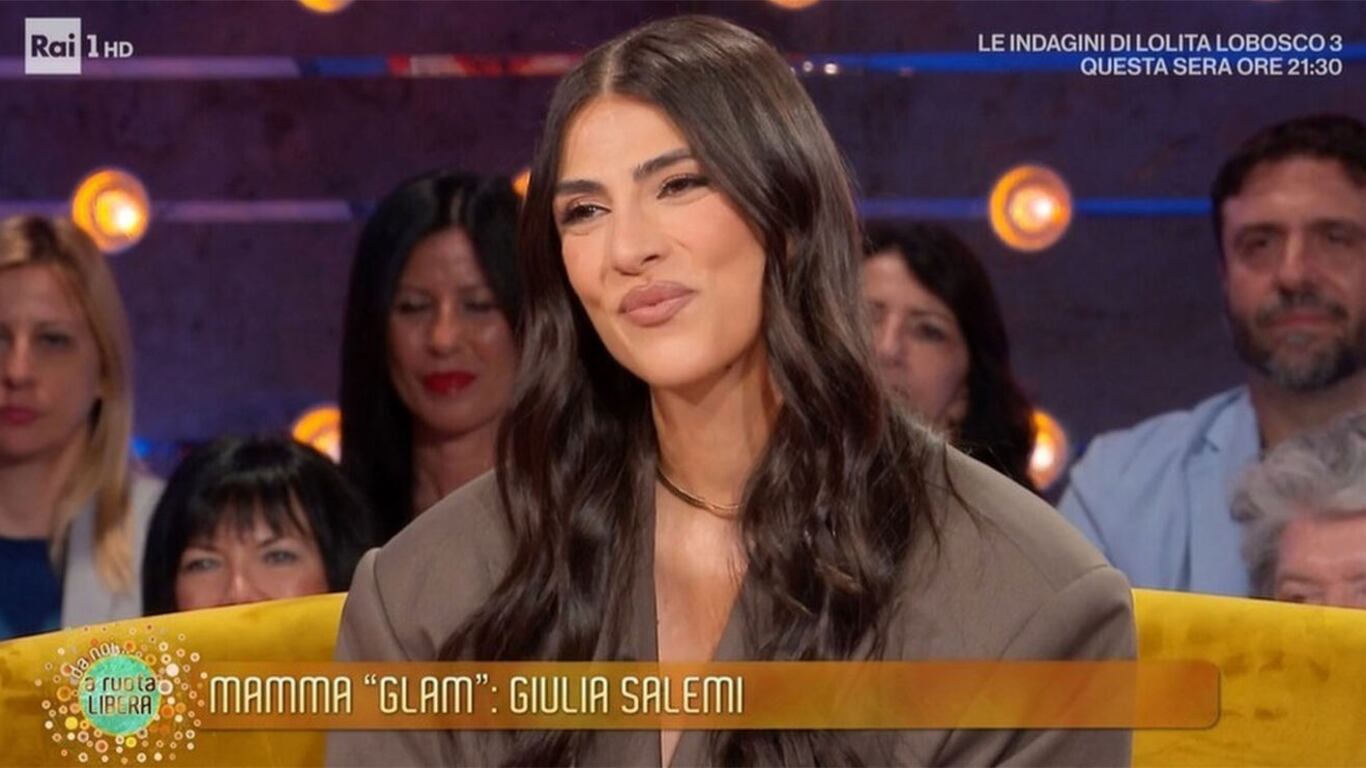 La nuova vita di Giulia Salemi: "Ho messo in pausa la tv per mio figlio"