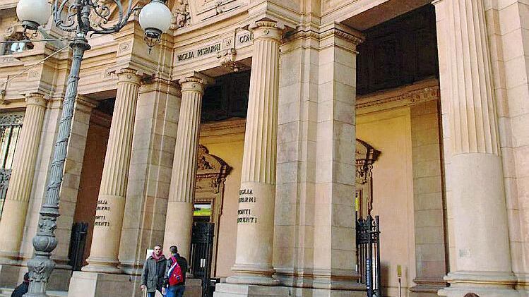 Rivoluzione Cordusio Le Poste a Blackstone e un albergo a 4 stelle