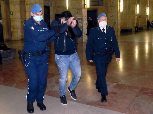 “Ha torturato il figlio fino alla morte”. Hrustic condannato all’ergastolo per