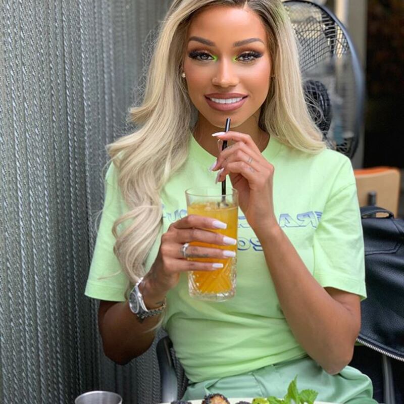 Fanny Neguesha bollente su Instagram: gli scatti dell'ex di Balotelli 8