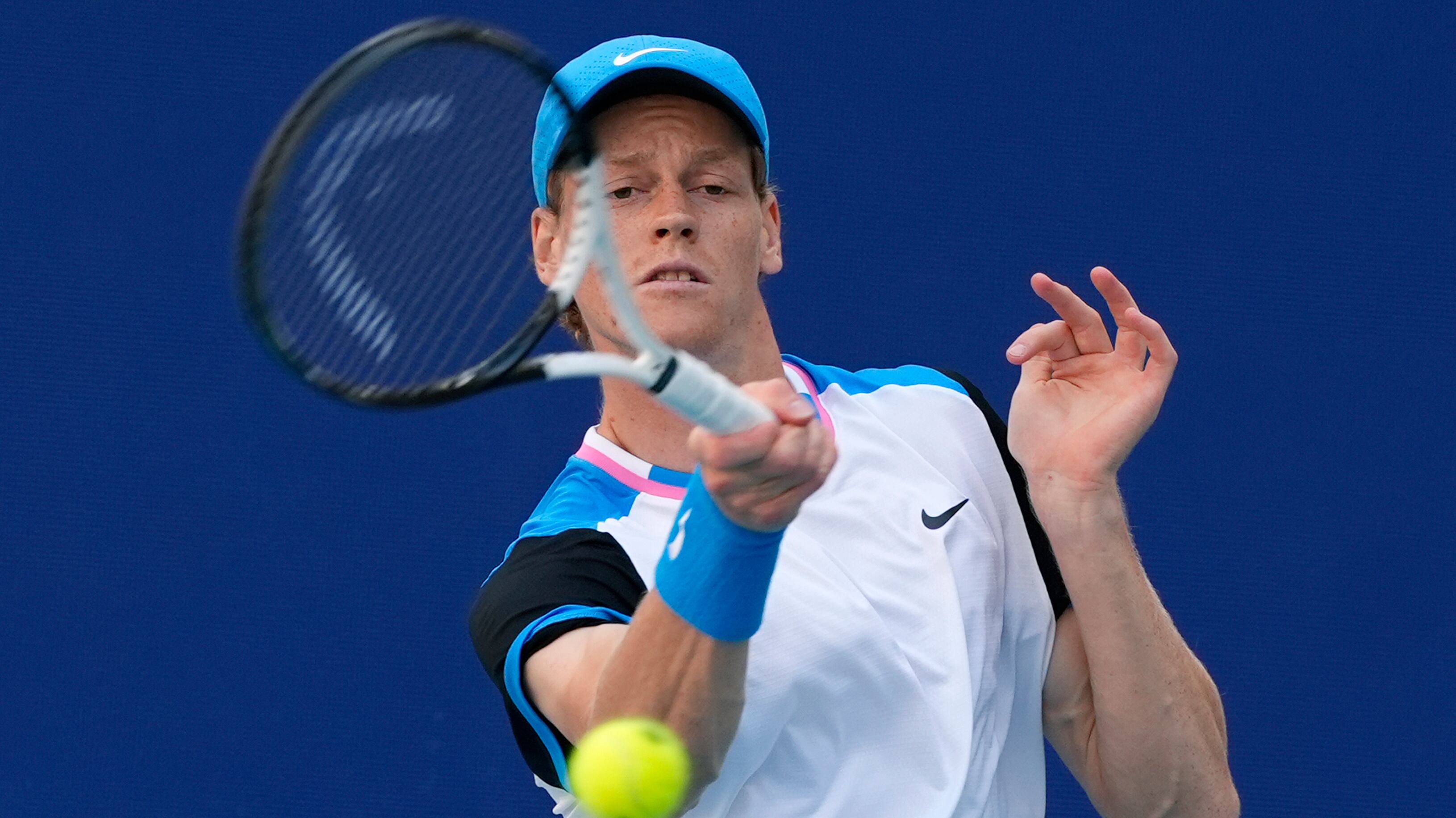 Sinner beffa Rune, ricordando Borg-McEnroe