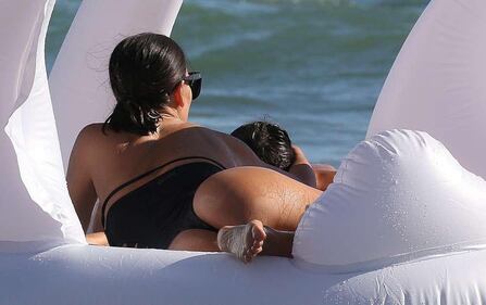 Claudia Galanti, lato b in vacanza 4