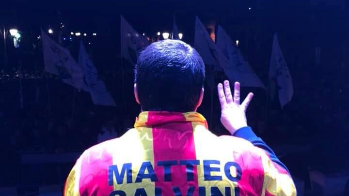 Salvini con la maglia del Giulianova. La società: "No a strumentalizzazioni"
