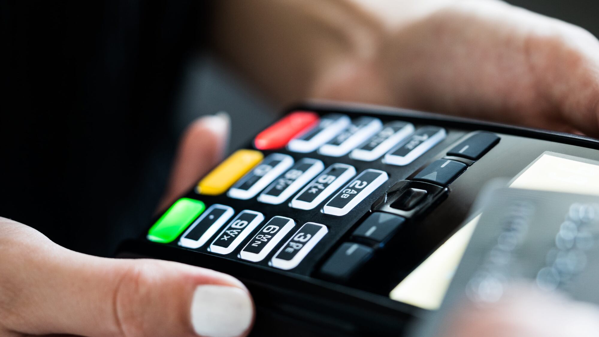 Pos, transazioni sotto i 10 e i 30 euro: cosa cambia ai pagamenti