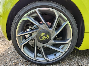 Abarth 500E: tutte le foto della nuova sportiva 11