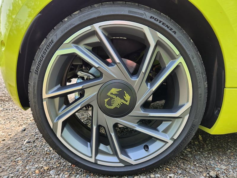 Abarth 500E: tutte le foto della nuova sportiva 11