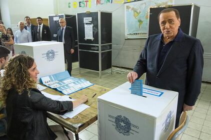 Roma, Silvio Berlusconi vota al seggio 3