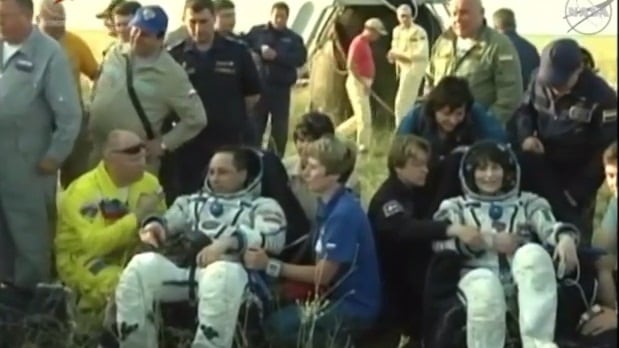 Samantha Cristoforetti è tornata sulla Terra