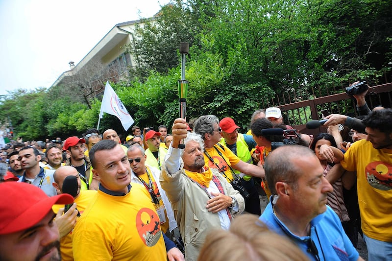 Beppe Grillo in marcia per il reddito di cittadinanza 12
