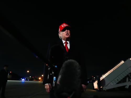 Trump all'angolo attacca Roma. "Deluso e scioccato dalla premier"