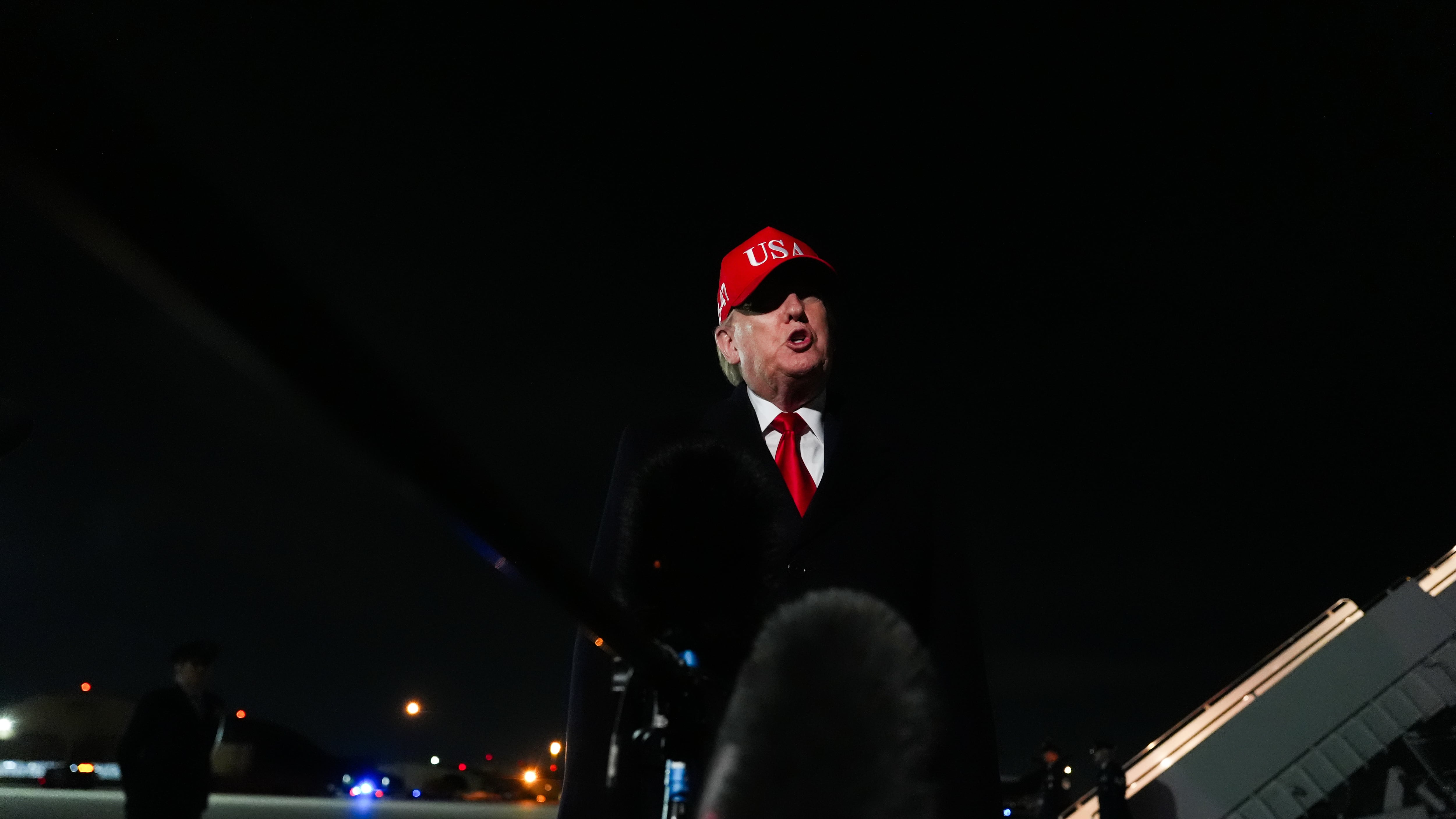 Trump prepara la “Furia economica” contro l’Iran: petroliere nel mirino e nuova stretta su Teheran