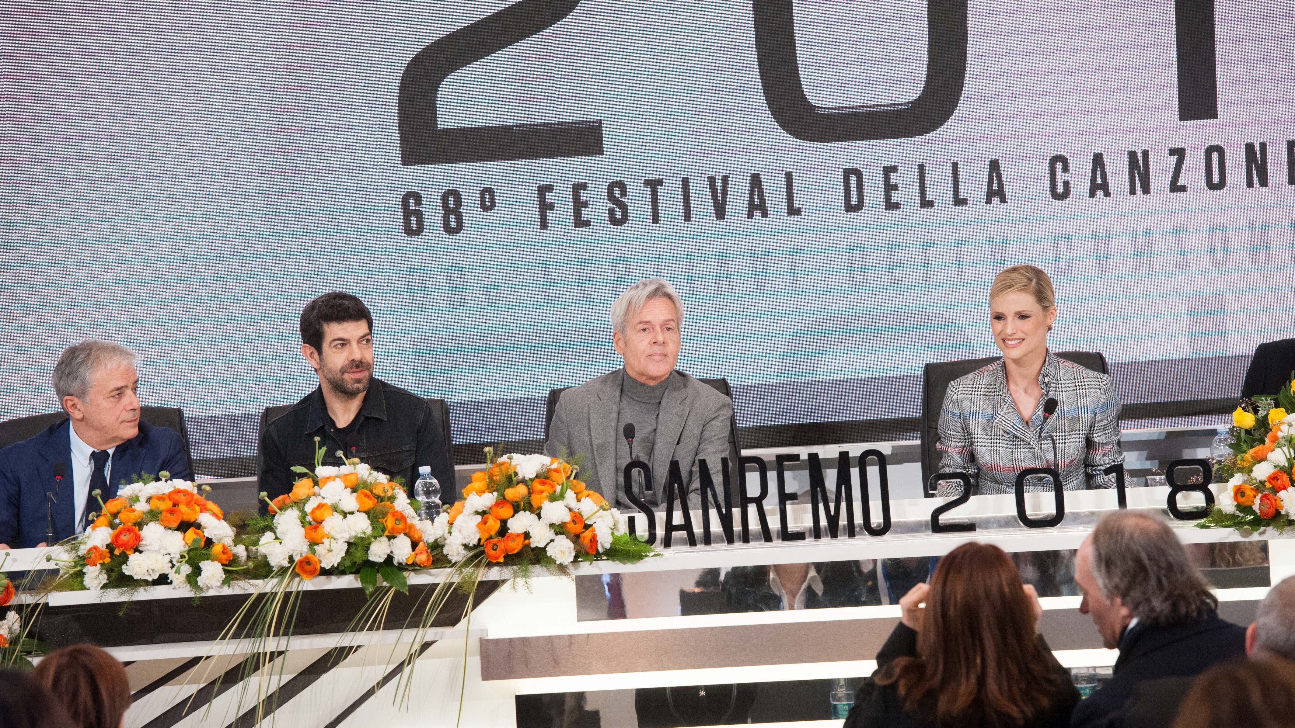 Festival tra Milva e Mina in 3d E Baglioni "gela" Antonio Ricci
