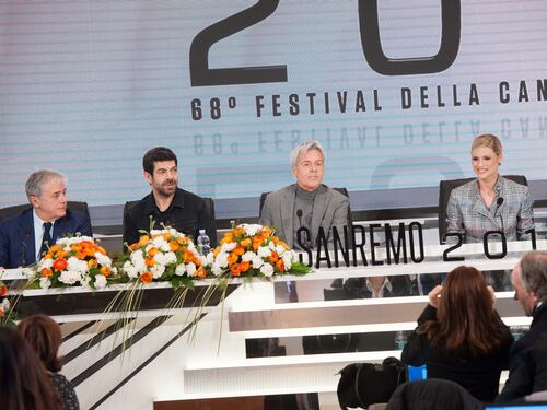 Festival tra Milva e Mina in 3d E Baglioni "gela" Antonio Ricci