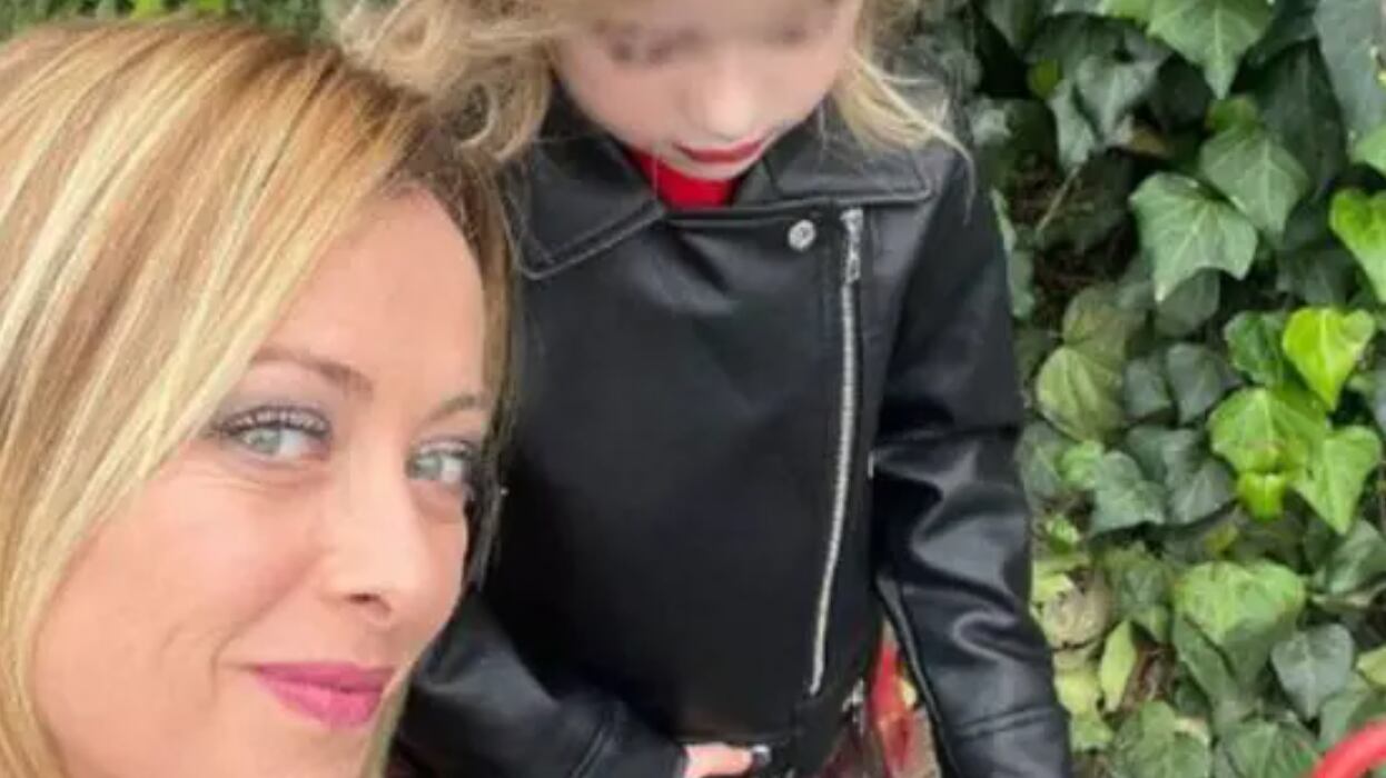 "Muori come Martina". Docente minaccia la figlia della Meloni. Sarà licenziato