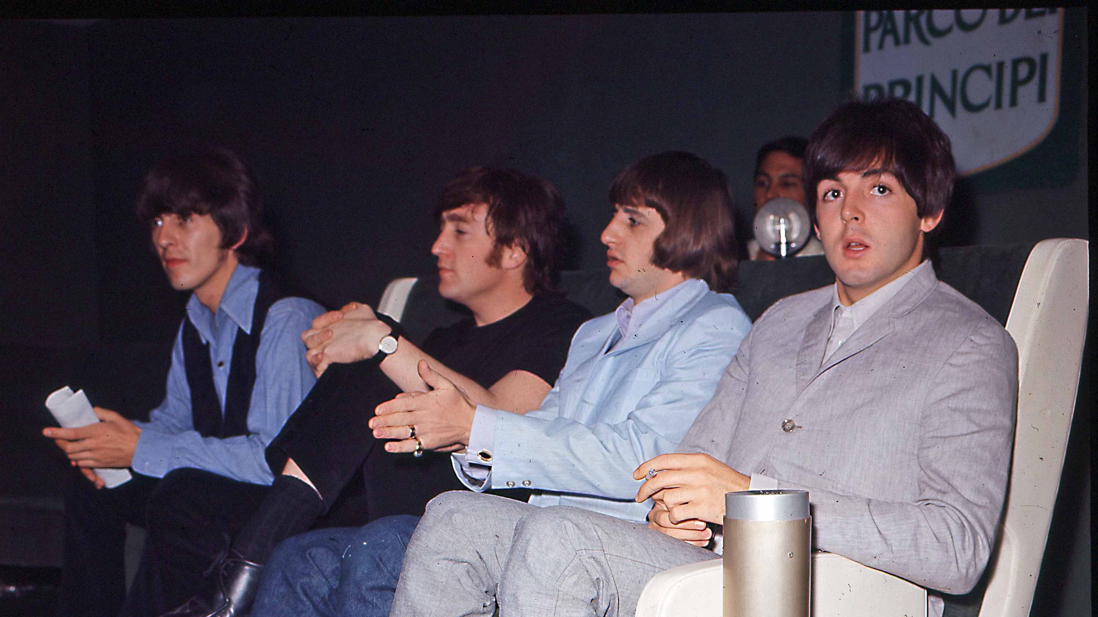 I Beatles e quel concerto a Roma finito prima per il cappello rubato a John Lennon