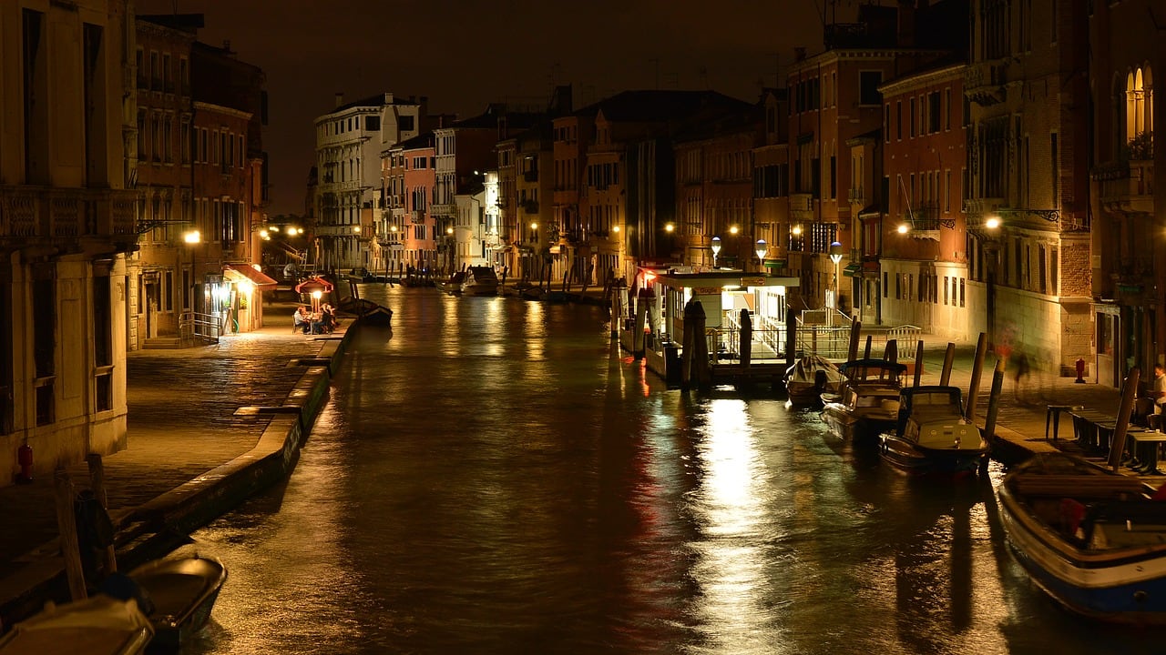 Tunisino la rapisce e la violenta: notte dell'orrore a Venezia