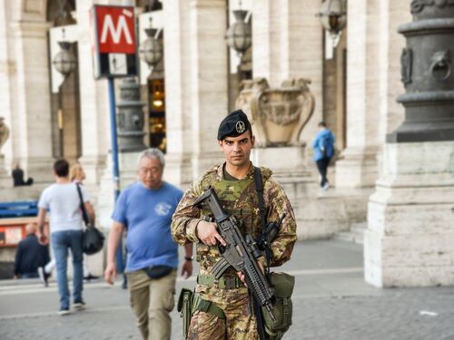 Droni, Internet e pattuglie: cosa si può fare per prevenire la furia terrorista