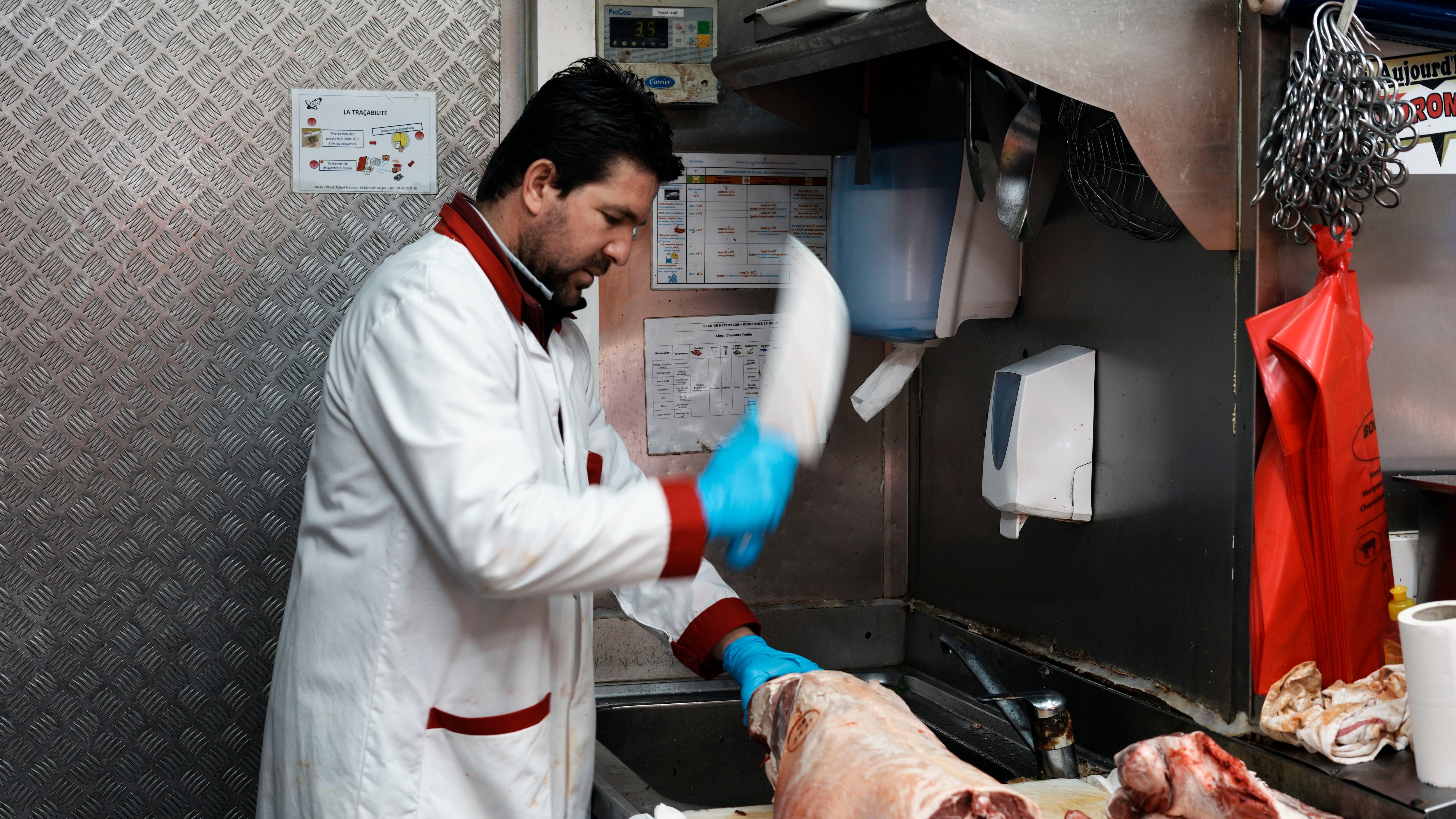 Carne halal in Italia: zona grigia tra legge laica, certificazione e discriminazione