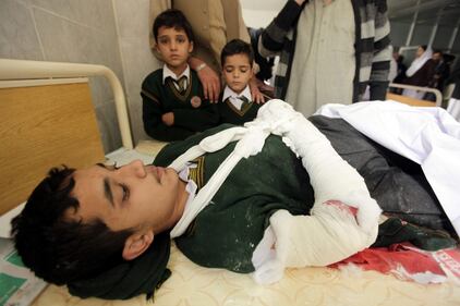 Strage dei talebani in Pakistan: oltre 100 bambini uccisi 14