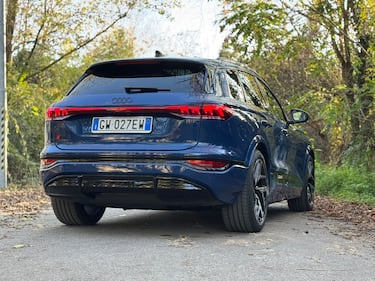 Audi Q6 e-tron, la gallery del nuovo SUV elettrico divertente alla guida 14