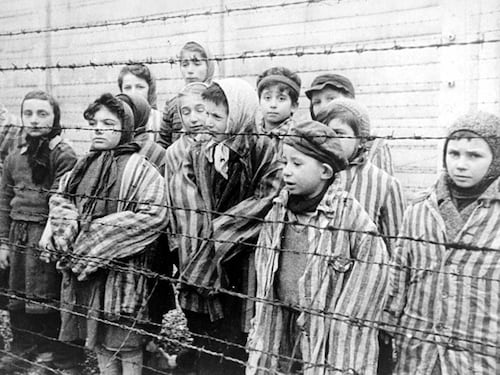 Giornata della memoria, il mondo ricorda l'orrore della Shoah