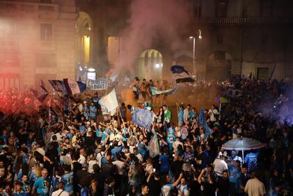 Tripudio azzurro a Napoli: le immagini più belle della festa scudetto 15