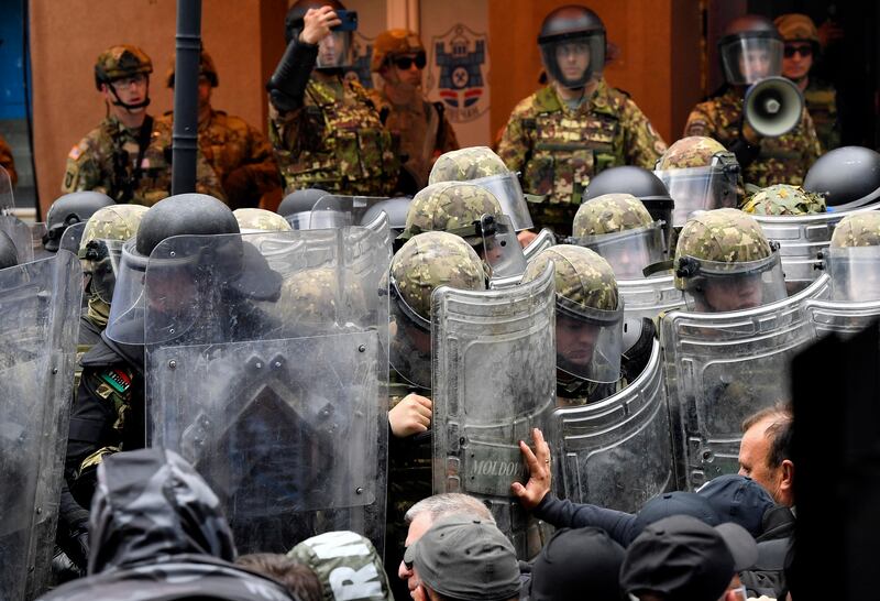 Scontri fra Kfor e Serbi in Kosovo