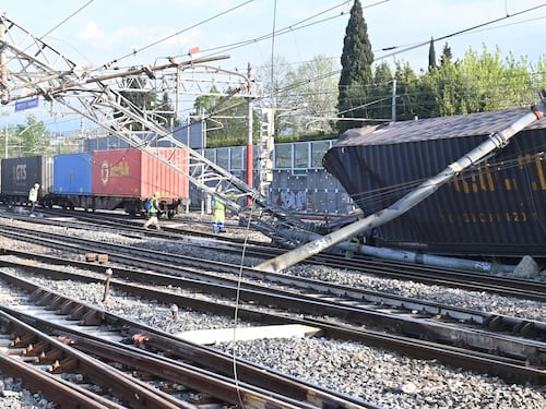 Le immagini dell'incidente ferroviario a Firenze
