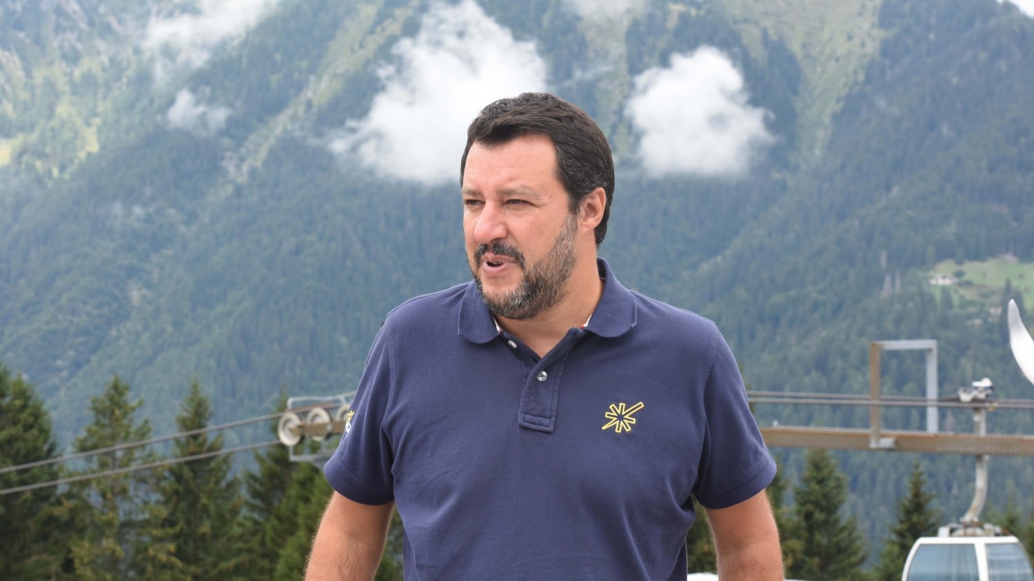 Salvini: "Macron taccia e apra confini"