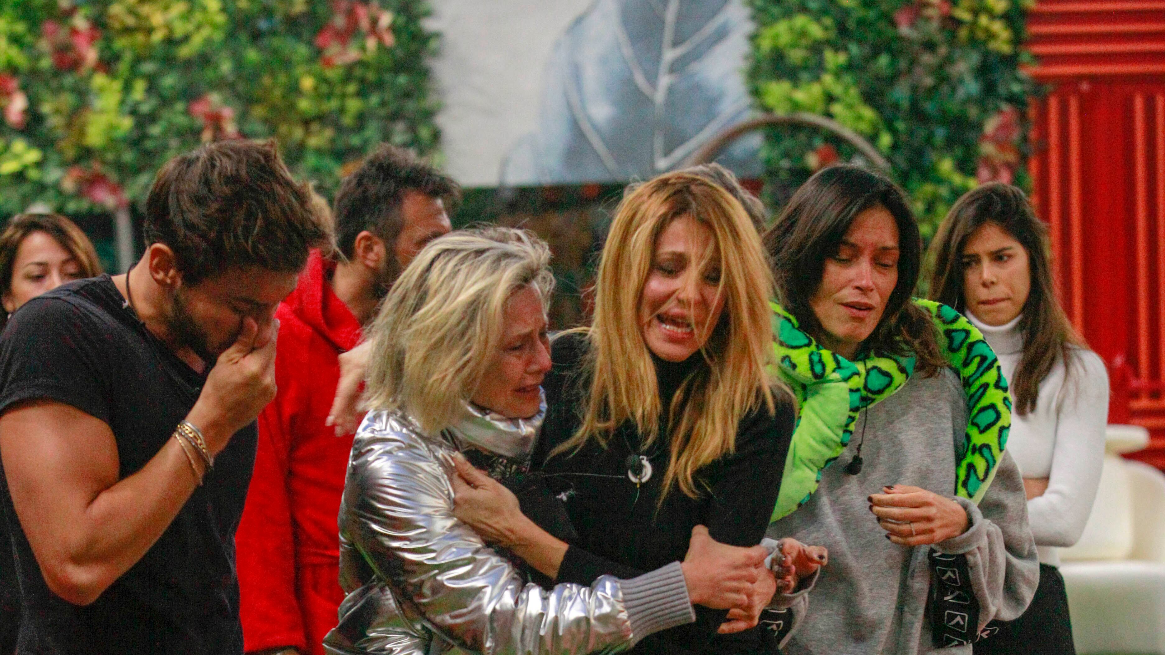 Gf Vip, Signorini spiega i motivi del ritiro della Volpe: "Problemi di salute che riguardano i suoi cari"