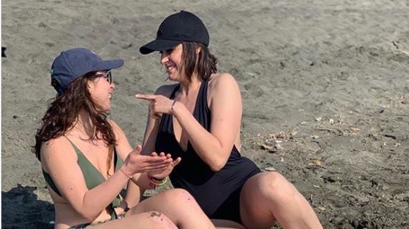Elisa Isoardi al mare e il web la bacchetta: "Sei ingrassata"