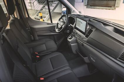 Ford E-Transit, il furgone più venduto al mondo diventa 100% elettrico: guarda la gallery 11