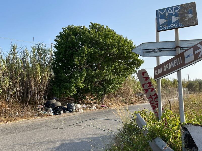 L'inferno di discariche abusive che feriscono la Sicilia 19
