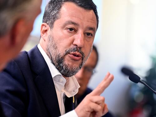 "Oltre che parlare di pupazzi...". La stoccata di Salvini a Draghi